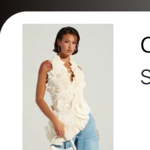 AKIRA COVER ME IN LOVE TOP Size 1X1X